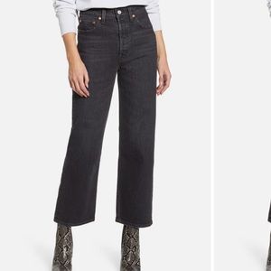 Levi rib straight cage jean size 26